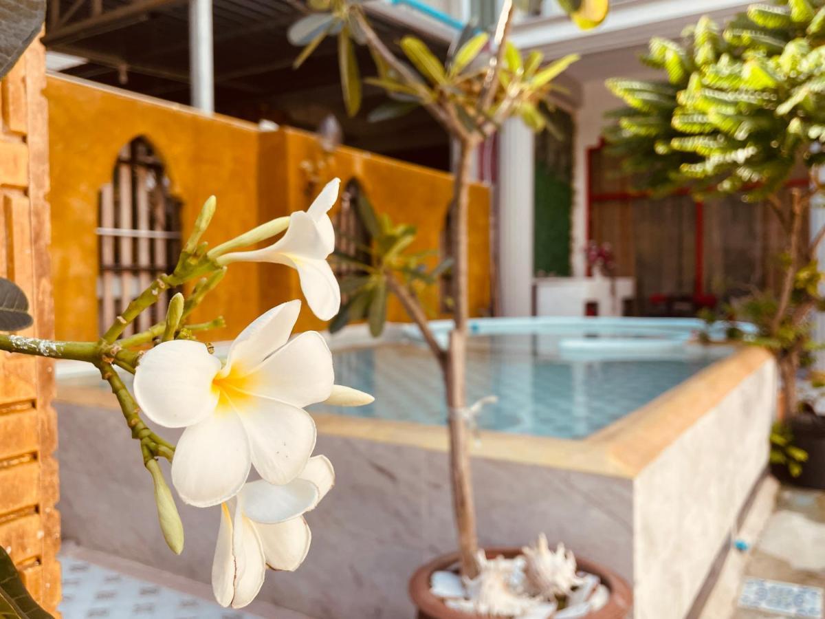 Mandala Beach Villa Jomtiean Pantai Jomtien Bagian luar foto