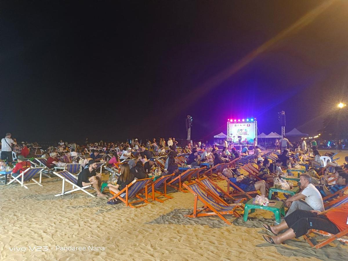 Mandala Beach Villa Jomtiean Pantai Jomtien Bagian luar foto