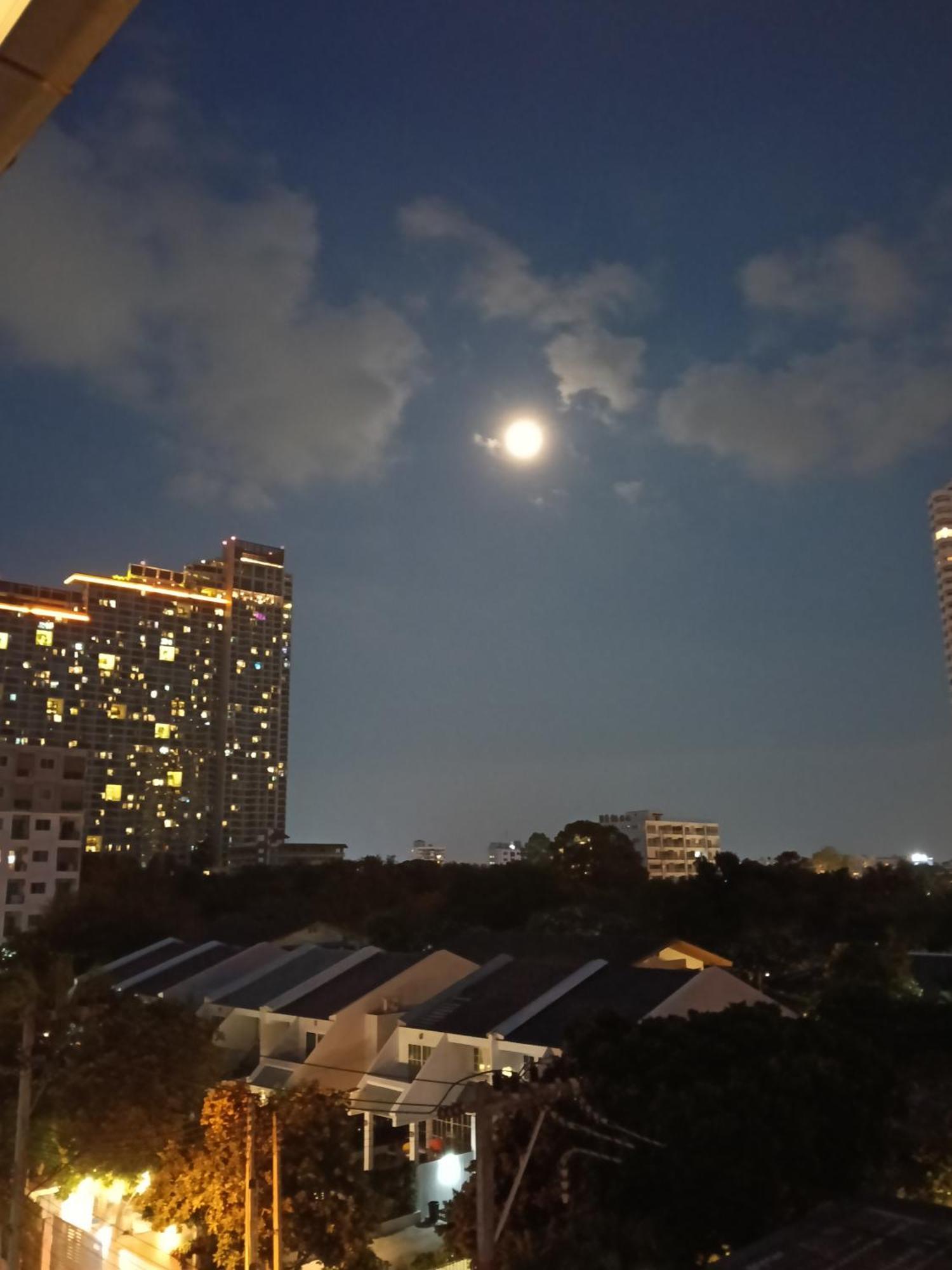 Mandala Beach Villa Jomtiean Pantai Jomtien Bagian luar foto